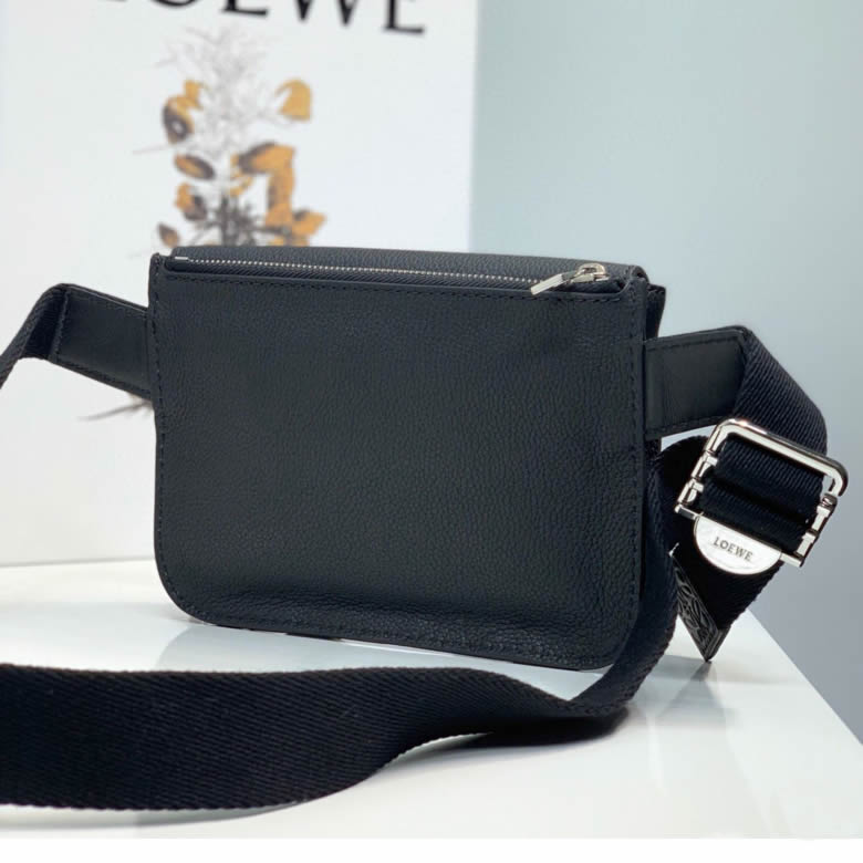 高仿Loewe羅意威2020年新款軍風腰包Military Bumbag 317.12AB23￥1380.00的图片-高仿羅意威包包Loewe