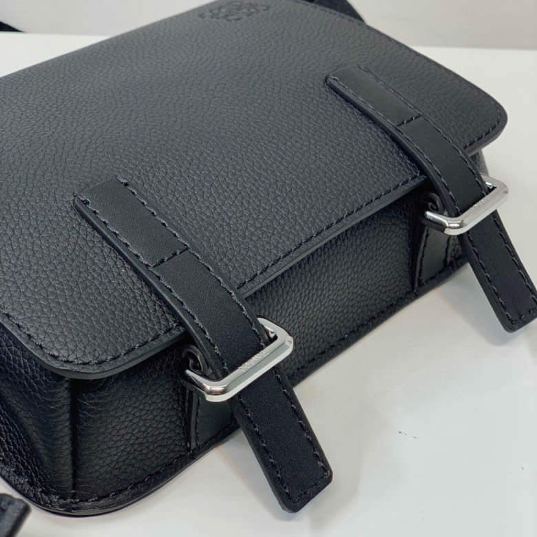 高仿Loewe羅意威2020年新款軍風腰包Military Bumbag 317.12AB23￥1380.00的图片-高仿羅意威包包Loewe