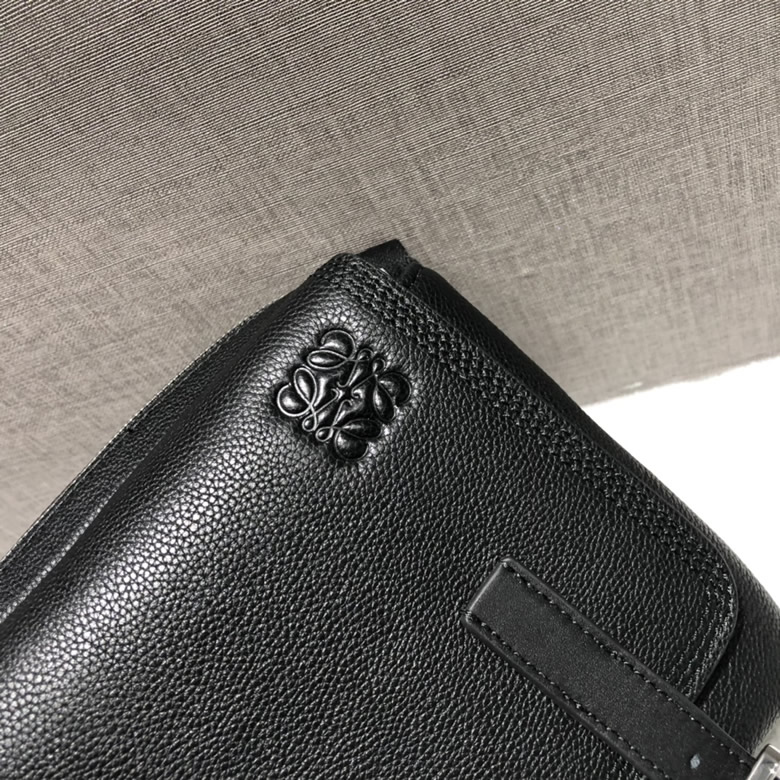 原單羅意威男包信使包lew military messenger xs郵差包A72￥1580.00的图片-高仿羅意威包包Loewe