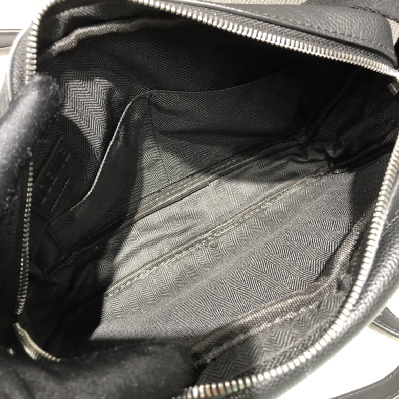 原單羅意威男包信使包lew military messenger xs郵差包A72￥1580.00的图片-高仿羅意威包包Loewe