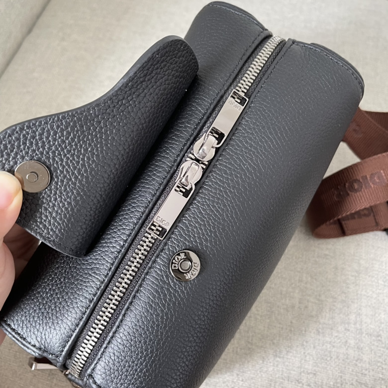 Dior與CACTUS JACK尊享聯名繫列可拆卸的肩帶帶有鋁扣可手提肩背或斜挎D9003-迪奧女包￥1480.00的图片-高仿迪奧包包DIOR、高仿迪奧女包DIOR