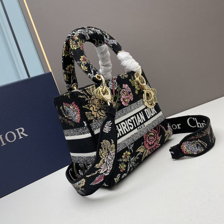 迪奧女包刺繡繫列M8002黃色藍樹¥1580.00的图片-高仿迪奧包包DIOR、高仿迪奧女包DIOR 迪奧女包刺繡繫列M8002黃色藍樹¥1580.00的图片-高仿迪奧包包DIOR、高仿迪奧女包DIOR