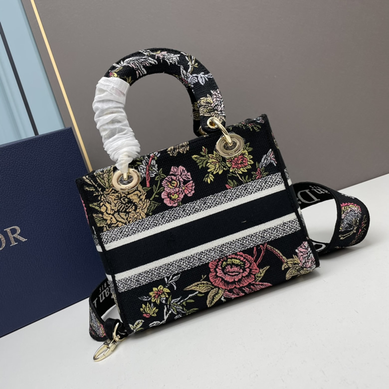 迪奧女包刺繡繫列M8002黃色藍樹¥1580.00的图片-高仿迪奧包包DIOR、高仿迪奧女包DIOR 迪奧女包刺繡繫列M8002黃色藍樹¥1580.00的图片-高仿迪奧包包DIOR、高仿迪奧女包DIOR
