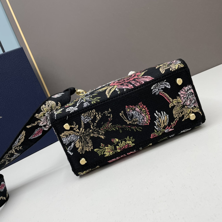 迪奧女包刺繡繫列M8002黃色藍樹¥1580.00的图片-高仿迪奧包包DIOR、高仿迪奧女包DIOR 迪奧女包刺繡繫列M8002黃色藍樹¥1580.00的图片-高仿迪奧包包DIOR、高仿迪奧女包DIOR