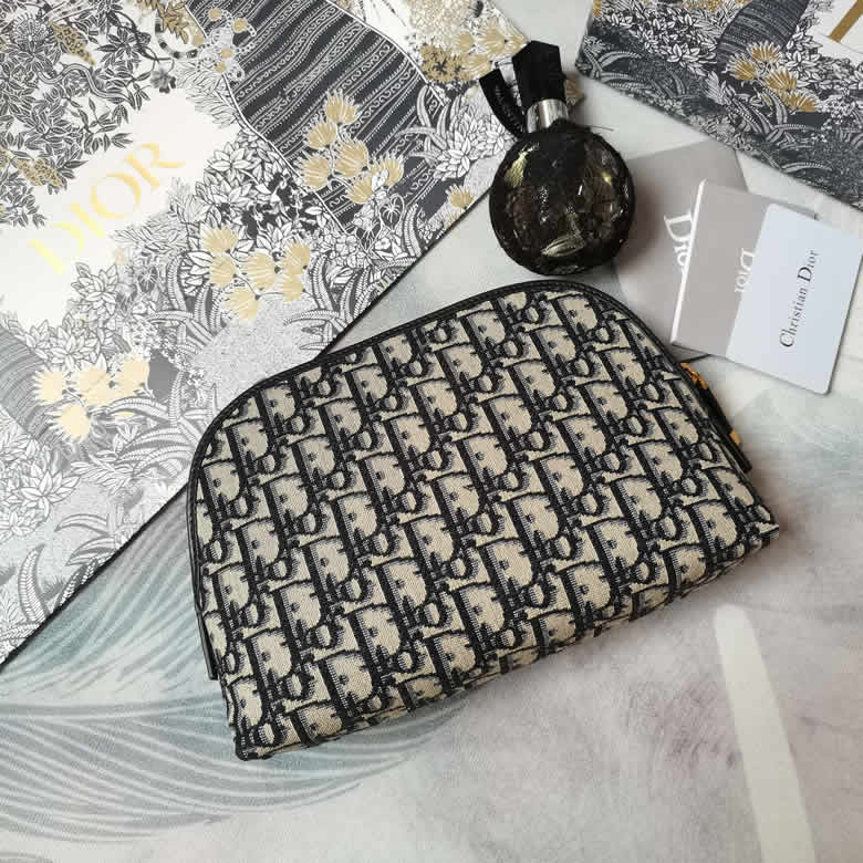 高仿dior化妝包藍色Oblique印花￥980.00的图片-高仿迪奧包包DIOR、高仿迪奧女包DIOR
