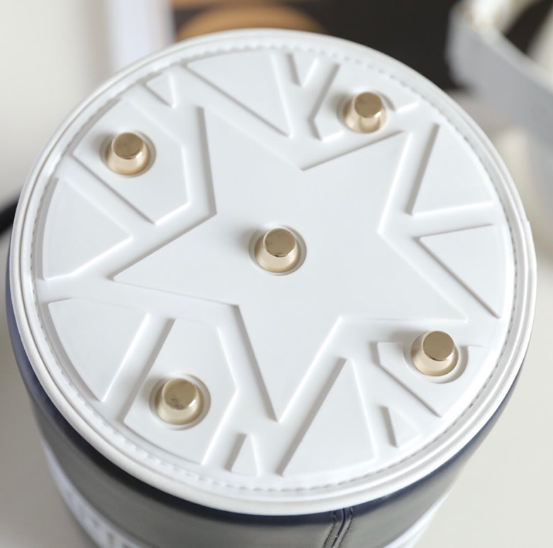 高仿迪奧DIOR VIBE繫列水桶包2022新款水桶包 M8703藍色小號￥1280.00的图片-高仿迪奧包包DIOR、高仿迪奧女包DIOR