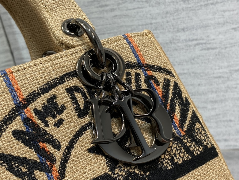 DIOR 中號LADY D-LITE戴妃包 M0565BRUW_M918￥1480.00的图片-高仿迪奧包包DIOR、高仿迪奧女包DIOR