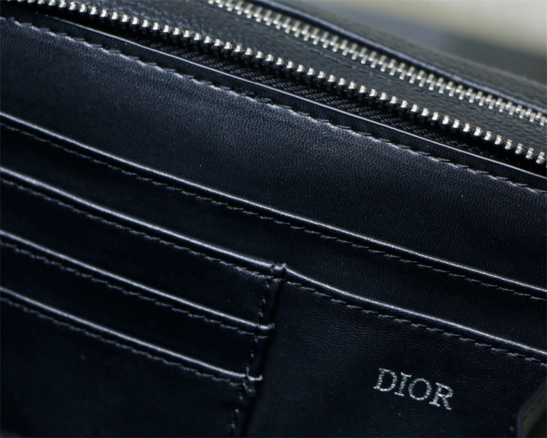 高仿DIOR女包Oblique印花搭配肩帶手拿包 2OBBC119YSE_H05E￥980.00的图片-高仿迪奧包包DIOR、高仿迪奧女包DIOR