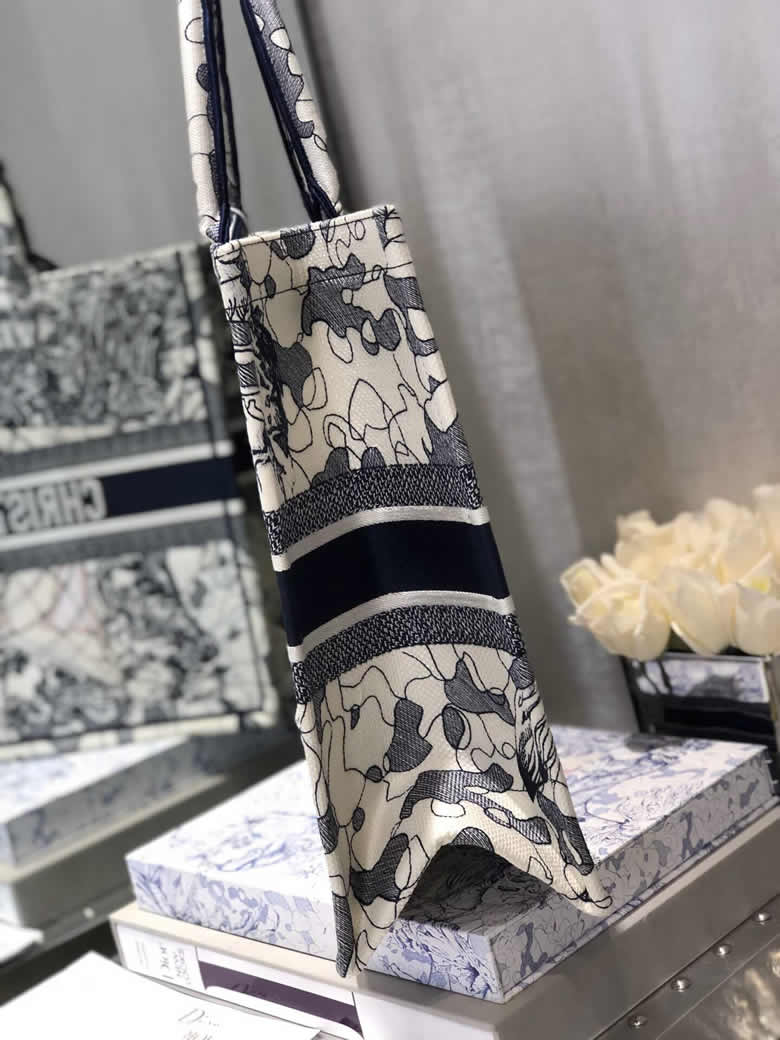 迪奧新款女包Dior環球旅行星星地圖book tote¥1480.00的图片-高仿迪奧包包DIOR、高仿迪奧女包DIOR 迪奧新款女包Dior環球旅行星星地圖book tote¥1480.00的图片-高仿迪奧包包DIOR、高仿迪奧女包DIOR