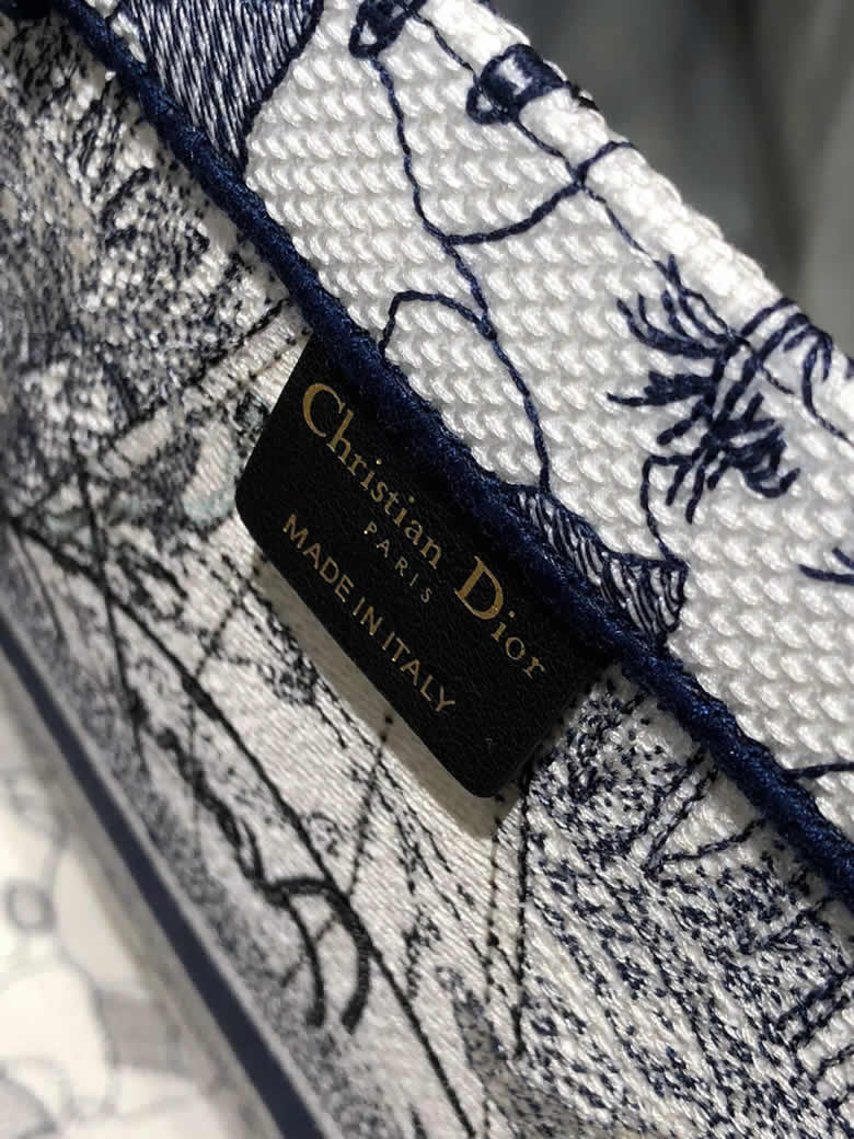 迪奧新款女包Dior環球旅行星星地圖book tote¥1480.00的图片-高仿迪奧包包DIOR、高仿迪奧女包DIOR 迪奧新款女包Dior環球旅行星星地圖book tote¥1480.00的图片-高仿迪奧包包DIOR、高仿迪奧女包DIOR