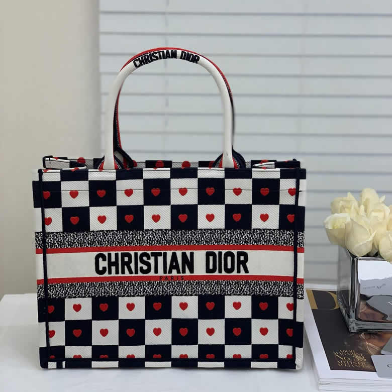 DIOR迪奧女包小號心形印花手提包M1296ZRLA M884￥1480.00的图片-高仿迪奧包包DIOR、高仿迪奧女包DIOR