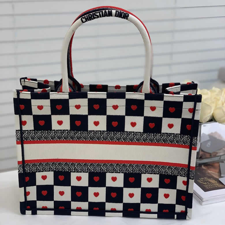 DIOR迪奧女包小號心形印花手提包M1296ZRLA M884￥1480.00的图片-高仿迪奧包包DIOR、高仿迪奧女包DIOR