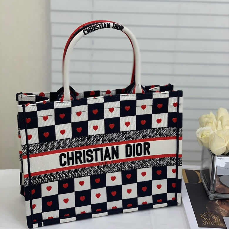 DIOR迪奧女包小號心形印花手提包M1296ZRLA M884￥1480.00的图片-高仿迪奧包包DIOR、高仿迪奧女包DIOR