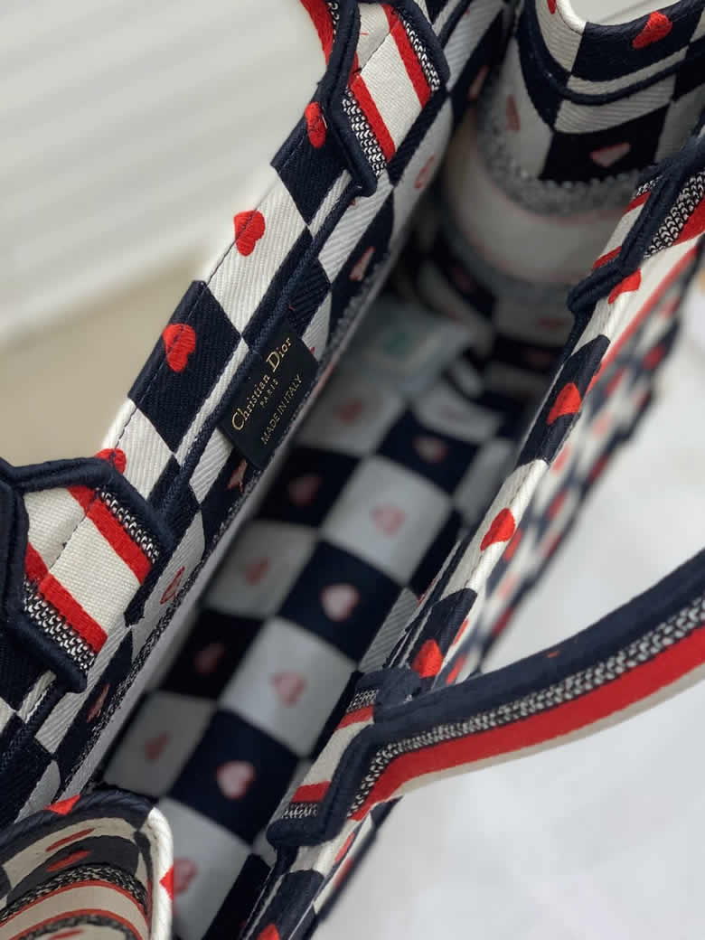 DIOR迪奧女包小號心形印花手提包M1296ZRLA M884￥1480.00的图片-高仿迪奧包包DIOR、高仿迪奧女包DIOR