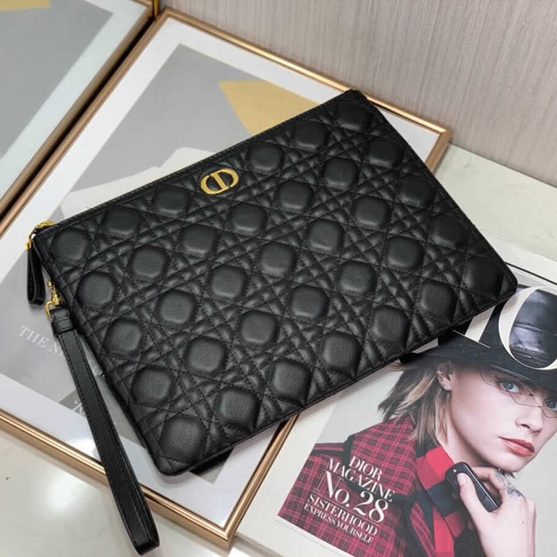 迪奧女包真假Dior Caro Daily大號手拿包 S5086UWHC_M900¥980.00的图片-高仿迪奧包包DIOR、高仿迪奧女包DIOR 迪奧女包真假Dior Caro Daily大號手拿包 S5086UWHC_M900¥980.00的图片-高仿迪奧包包DIOR、高仿迪奧女包DIOR