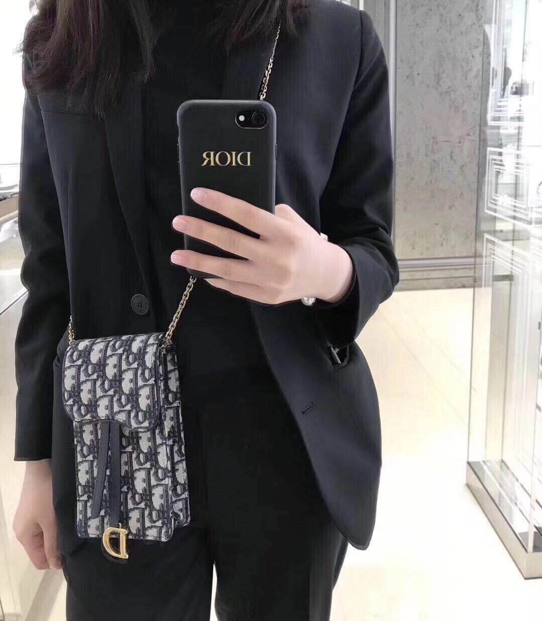 迪奧專櫃手機包藍色提花帆佈手拿包S5641CTZQ_M928￥880.00的图片-高仿迪奧包包DIOR、高仿迪奧女包DIOR