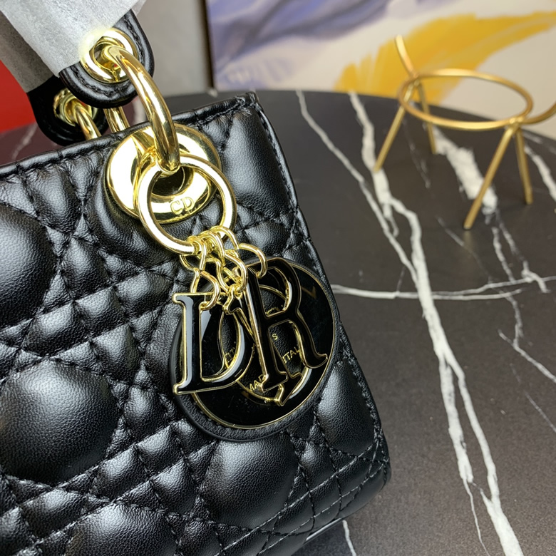 Dior/迪奧原版皮高品質琺瑯三格羊皮專櫃新Logo戴妃包黑色￥1480.00的图片-高仿迪奧包包DIOR、高仿迪奧女包DIOR