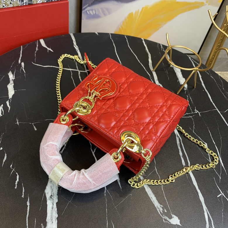 Dior/迪奧原版皮高品質琺瑯三格羊皮專櫃新Logo戴妃包紅色¥1480.00的图片-高仿迪奧包包DIOR、高仿迪奧女包DIOR Dior/迪奧原版皮高品質琺瑯三格羊皮專櫃新Logo戴妃包紅色¥1480.00的图片-高仿迪奧包包DIOR、高仿迪奧女包DIOR