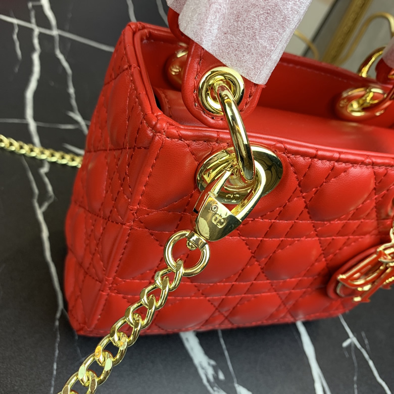 Dior/迪奧原版皮高品質琺瑯三格羊皮專櫃新Logo戴妃包紅色¥1480.00的图片-高仿迪奧包包DIOR、高仿迪奧女包DIOR Dior/迪奧原版皮高品質琺瑯三格羊皮專櫃新Logo戴妃包紅色¥1480.00的图片-高仿迪奧包包DIOR、高仿迪奧女包DIOR