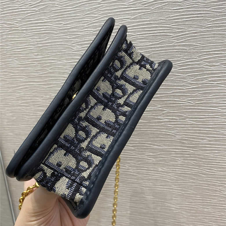 dior官方網站迪奧30 MONTAIGNE NANO 手拿包迷妳鏈條包S2105¥1050.00的图片-高仿迪奧包包DIOR、高仿迪奧女包DIOR dior官方網站迪奧30 MONTAIGNE NANO 手拿包迷妳鏈條包S2105¥1050.00的图片-高仿迪奧包包DIOR、高仿迪奧女包DIOR