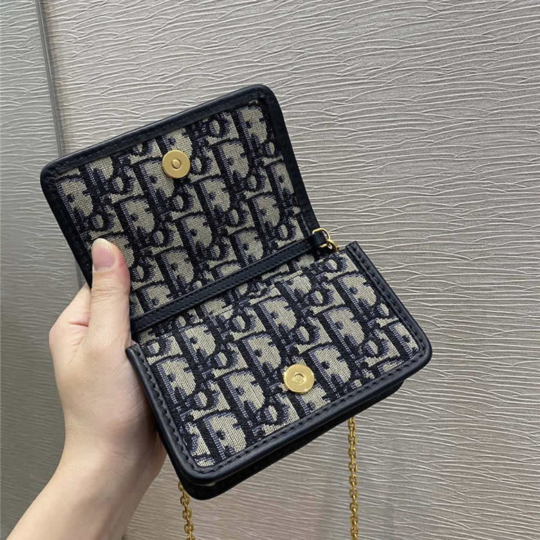 dior官方網站迪奧30 MONTAIGNE NANO 手拿包迷妳鏈條包S2105¥1050.00的图片-高仿迪奧包包DIOR、高仿迪奧女包DIOR dior官方網站迪奧30 MONTAIGNE NANO 手拿包迷妳鏈條包S2105¥1050.00的图片-高仿迪奧包包DIOR、高仿迪奧女包DIOR