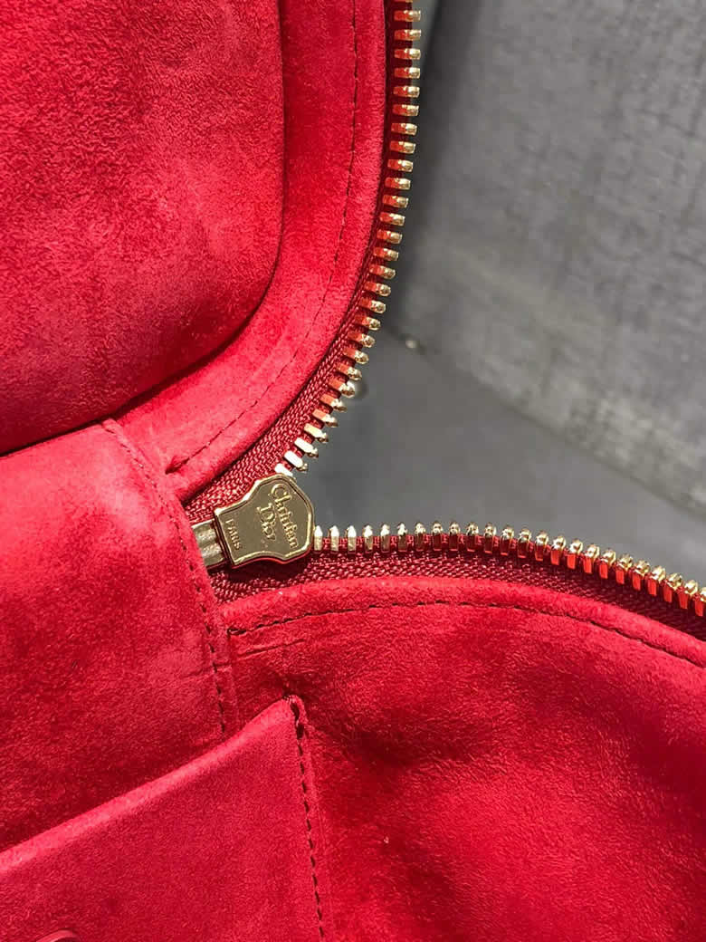 原單Dior女包Travel紅色羊皮藤格紋單肩手提化妝包 S5488UNTR_M53R￥1680.00的图片-高仿迪奧包包DIOR、高仿迪奧女包DIOR