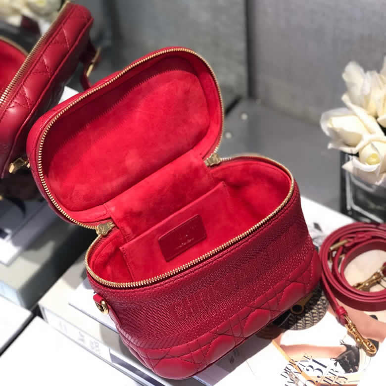 原單Dior女包Travel紅色羊皮藤格紋單肩手提化妝包 S5488UNTR_M53R￥1680.00的图片-高仿迪奧包包DIOR、高仿迪奧女包DIOR