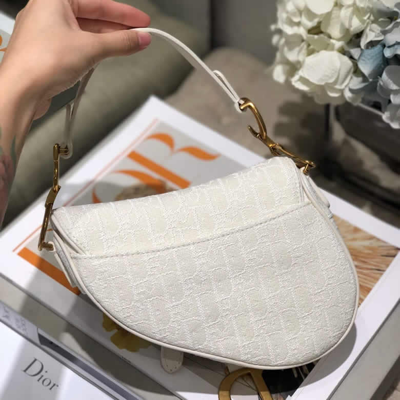 原單Dior/迪奧Oblique印花迷妳馬鞍包 M0447CTZQ_M879白色￥1480.00的图片-高仿迪奧包包DIOR、高仿迪奧女包DIOR