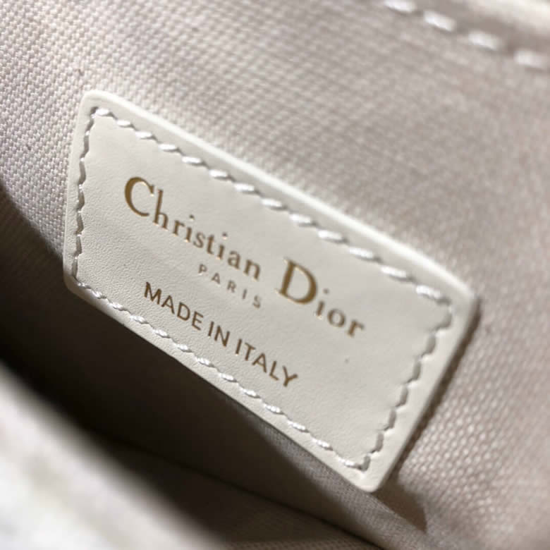 原單Dior/迪奧Oblique印花迷妳馬鞍包 M0447CTZQ_M879白色￥1480.00的图片-高仿迪奧包包DIOR、高仿迪奧女包DIOR