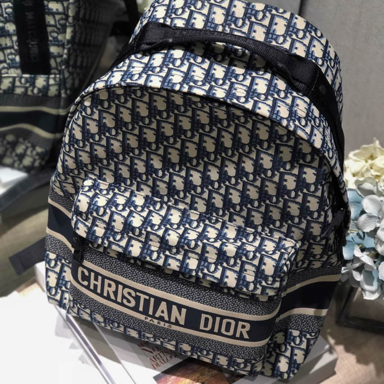 Dior/迪奧Diortravel女士雙肩背包 M6104STZQ_M928￥1480.00的图片-高仿迪奧包包DIOR、高仿迪奧女包DIOR