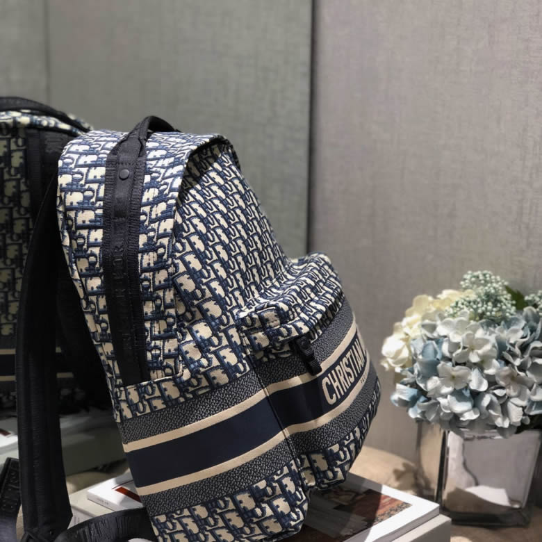 Dior/迪奧Diortravel女士雙肩背包 M6104STZQ_M928￥1480.00的图片-高仿迪奧包包DIOR、高仿迪奧女包DIOR