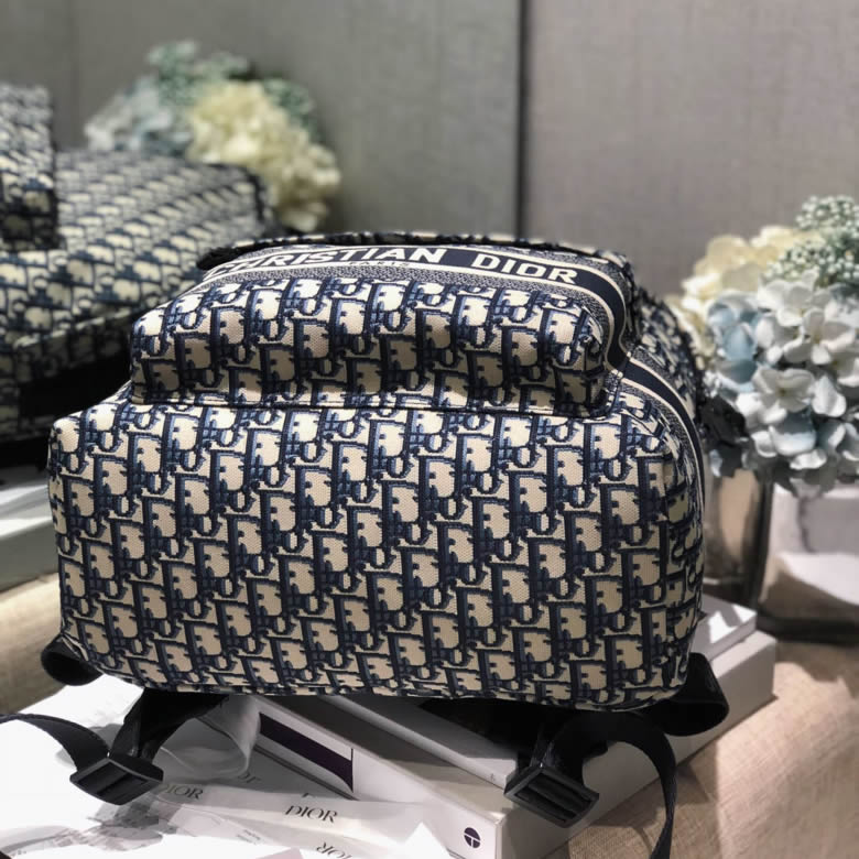 Dior/迪奧Diortravel女士雙肩背包 M6104STZQ_M928￥1480.00的图片-高仿迪奧包包DIOR、高仿迪奧女包DIOR