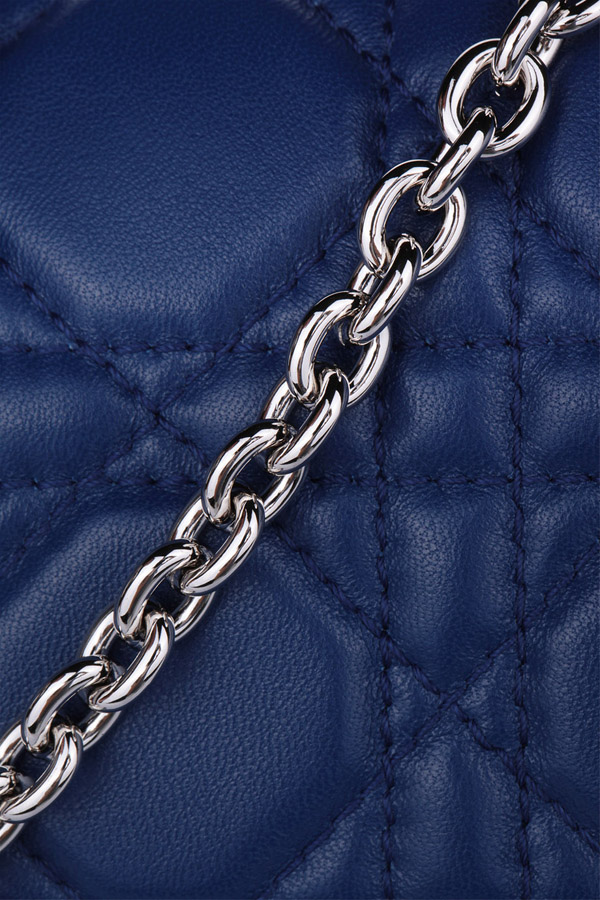 精仿一比一迪奧羊皮New Lock繫列藤格紋Cannage縫線裝飾女士肩包S0435PSSQ-578U藏青色¥980.00的图片-高仿迪奧包包DIOR、高仿迪奧女包DIOR 精仿一比一迪奧羊皮New Lock繫列藤格紋Cannage縫線裝飾女士肩包S0435PSSQ-578U藏青色¥980.00的图片-高仿迪奧包包DIOR、高仿迪奧女包DIOR