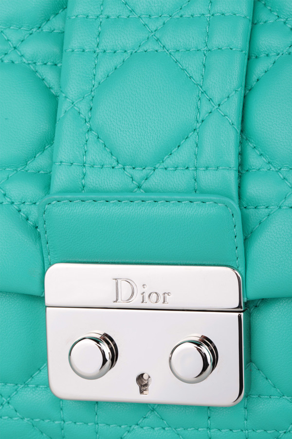 原單迪奧小羊皮DIOR NEW LOCK繫列銀色金屬拼接肩帶女士單肩包M9803PSSQ-593U柑桂酒藍色￥1150.00的图片-高仿迪奧包包DIOR、高仿迪奧女包DIOR