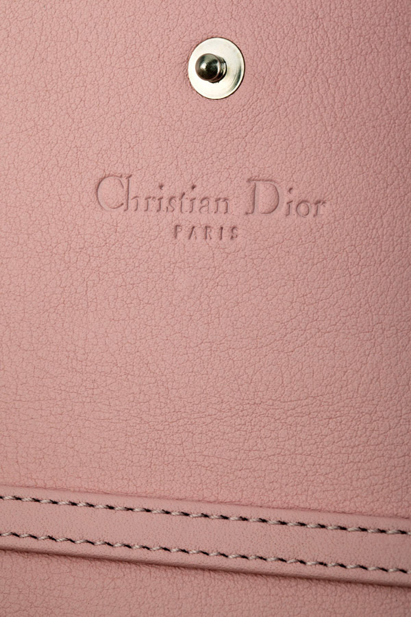 高仿一比一迪奧漆皮LADY DIOR繫列經典鉆石藤格紋女士長款錢包手提包VRB43060P M414U裸粉色¥780.00的图片-高仿迪奧包包DIOR、高仿迪奧女包DIOR 高仿一比一迪奧漆皮LADY DIOR繫列經典鉆石藤格紋女士長款錢包手提包VRB43060P M414U裸粉色¥780.00的图片-高仿迪奧包包DIOR、高仿迪奧女包DIOR