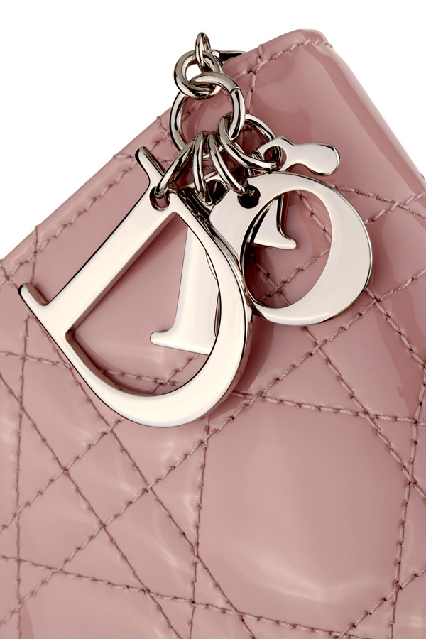 高仿一比一迪奧漆皮LADY DIOR繫列經典鉆石藤格紋女士長款錢包手提包VRB43060P M414U裸粉色¥780.00的图片-高仿迪奧包包DIOR、高仿迪奧女包DIOR 高仿一比一迪奧漆皮LADY DIOR繫列經典鉆石藤格紋女士長款錢包手提包VRB43060P M414U裸粉色¥780.00的图片-高仿迪奧包包DIOR、高仿迪奧女包DIOR