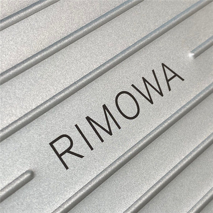 精仿Dior迪奧銀色鋁鎂合金小箱子斜挎包￥1680.00的图片-高仿迪奧包包DIOR、高仿迪奧女包DIOR