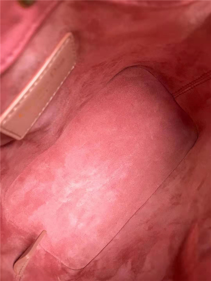 原單Dior迪奧女包復古小水桶包藤格紋牛皮抽繩mini迪奧水桶粉色M6016￥1980.00的图片-高仿迪奧包包DIOR、高仿迪奧女包DIOR