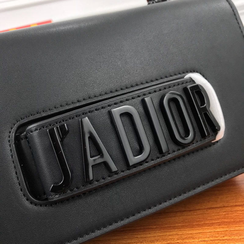 高仿一比一迪奧小牛皮翻蓋式手提包可拆卸鏈帶可手提亦可肩背或斜挎￥1280.00的图片-高仿迪奧包包DIOR、高仿迪奧女包DIOR