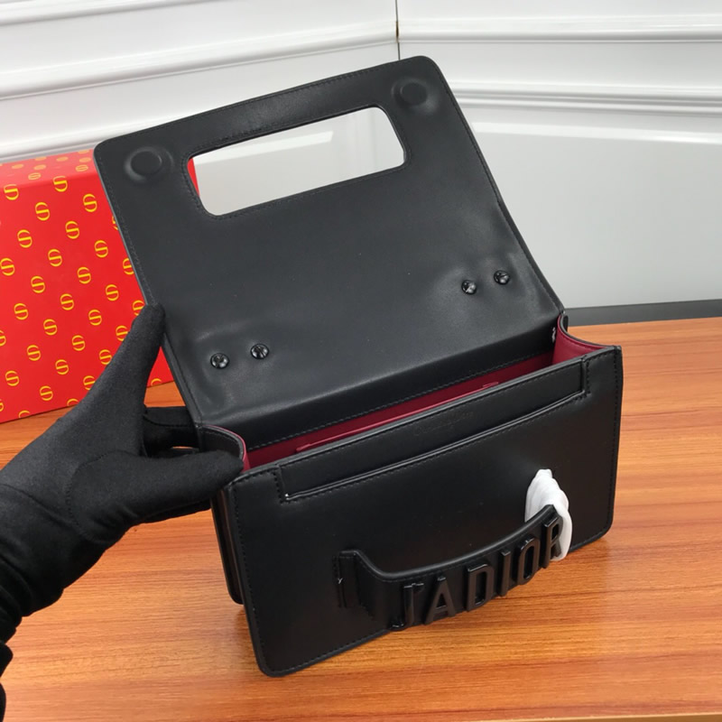 高仿一比一迪奧小牛皮翻蓋式手提包可拆卸鏈帶可手提亦可肩背或斜挎￥1280.00的图片-高仿迪奧包包DIOR、高仿迪奧女包DIOR