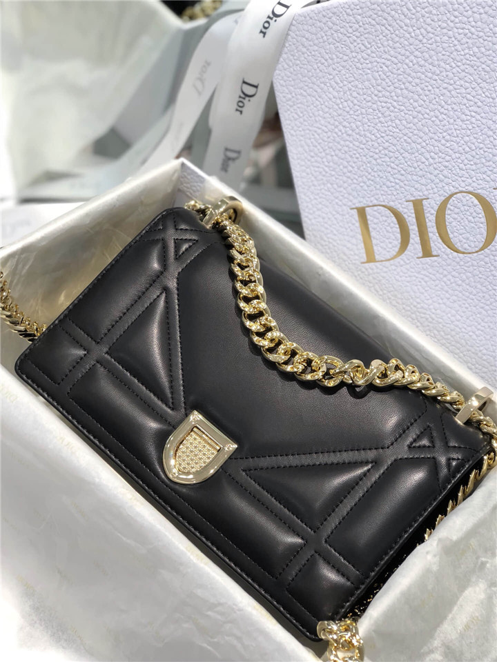 原單Dior鏈條小包仿迪奧單肩女包Diorama新款小羊皮單肩斜挎鏈條包黑色￥1680.00的图片-高仿迪奧包包DIOR、高仿迪奧女包DIOR