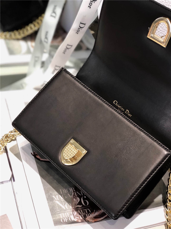原單Dior鏈條小包仿迪奧單肩女包Diorama新款小羊皮單肩斜挎鏈條包黑色￥1680.00的图片-高仿迪奧包包DIOR、高仿迪奧女包DIOR