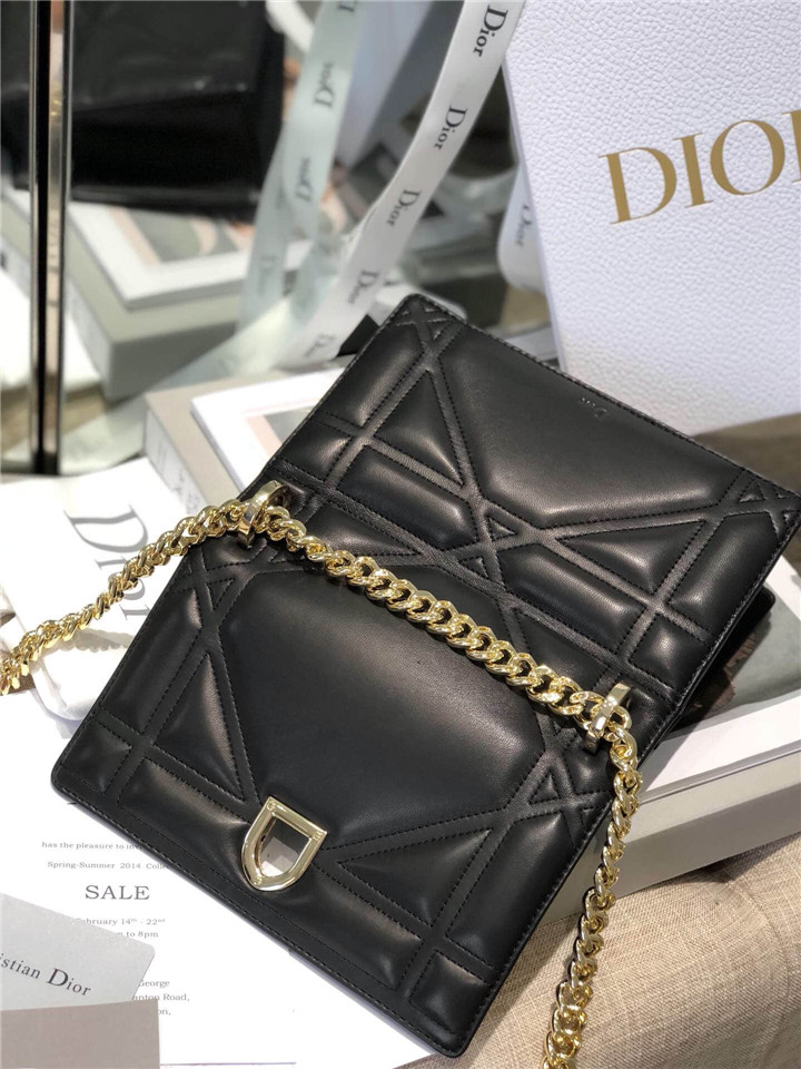 原單Dior鏈條小包仿迪奧單肩女包Diorama新款小羊皮單肩斜挎鏈條包黑色￥1680.00的图片-高仿迪奧包包DIOR、高仿迪奧女包DIOR