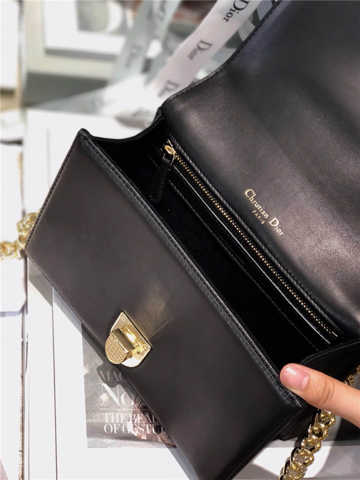 原單Dior鏈條小包仿迪奧單肩女包Diorama新款小羊皮單肩斜挎鏈條包黑色￥1680.00的图片-高仿迪奧包包DIOR、高仿迪奧女包DIOR