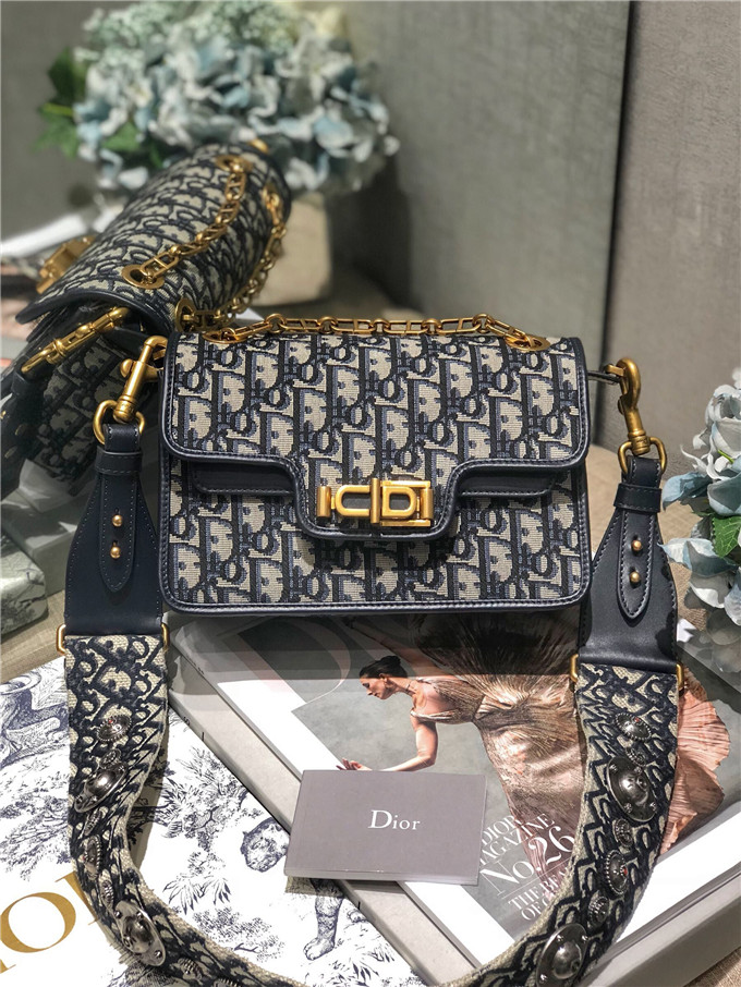 精仿Dior女士郵差包一比一迪奧單肩斜跨包Oblique帆佈繫列小包￥1480.00的图片-高仿迪奧包包DIOR、高仿迪奧女包DIOR