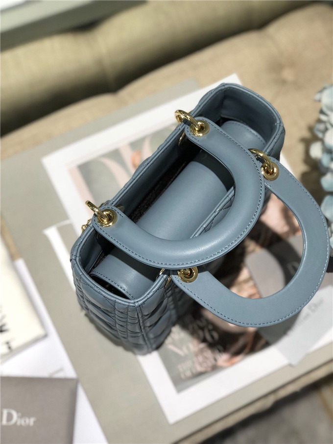 原單Dior戴妃包仿迪奧女士手提包小羊皮斜跨包新款4格徽章戴妃包霧霾藍￥1680.00的图片-高仿迪奧包包DIOR、高仿迪奧女包DIOR