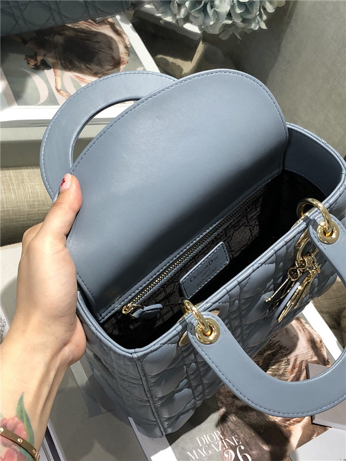原單Dior戴妃包仿迪奧女士手提包小羊皮斜跨包新款4格徽章戴妃包霧霾藍￥1680.00的图片-高仿迪奧包包DIOR、高仿迪奧女包DIOR