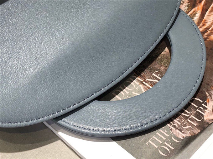 原單Dior戴妃包仿迪奧女士手提包小羊皮斜跨包新款4格徽章戴妃包霧霾藍￥1680.00的图片-高仿迪奧包包DIOR、高仿迪奧女包DIOR
