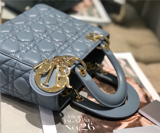 原單Dior戴妃包仿迪奧女士手提包小羊皮斜跨包新款4格徽章戴妃包霧霾藍￥1680.00的图片-高仿迪奧包包DIOR、高仿迪奧女包DIOR