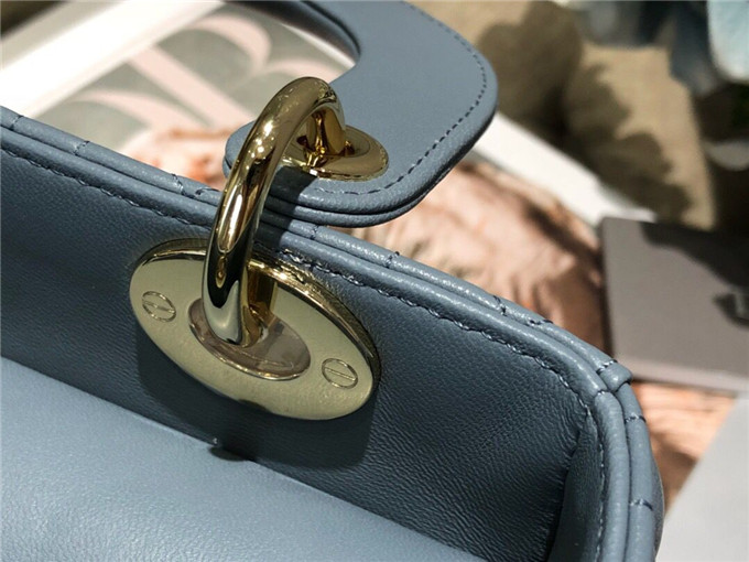 原單Dior戴妃包仿迪奧女士手提包小羊皮斜跨包新款4格徽章戴妃包霧霾藍￥1680.00的图片-高仿迪奧包包DIOR、高仿迪奧女包DIOR